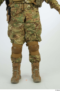 Luis Donovan Soldier Pose A leg lower body 0003.jpg